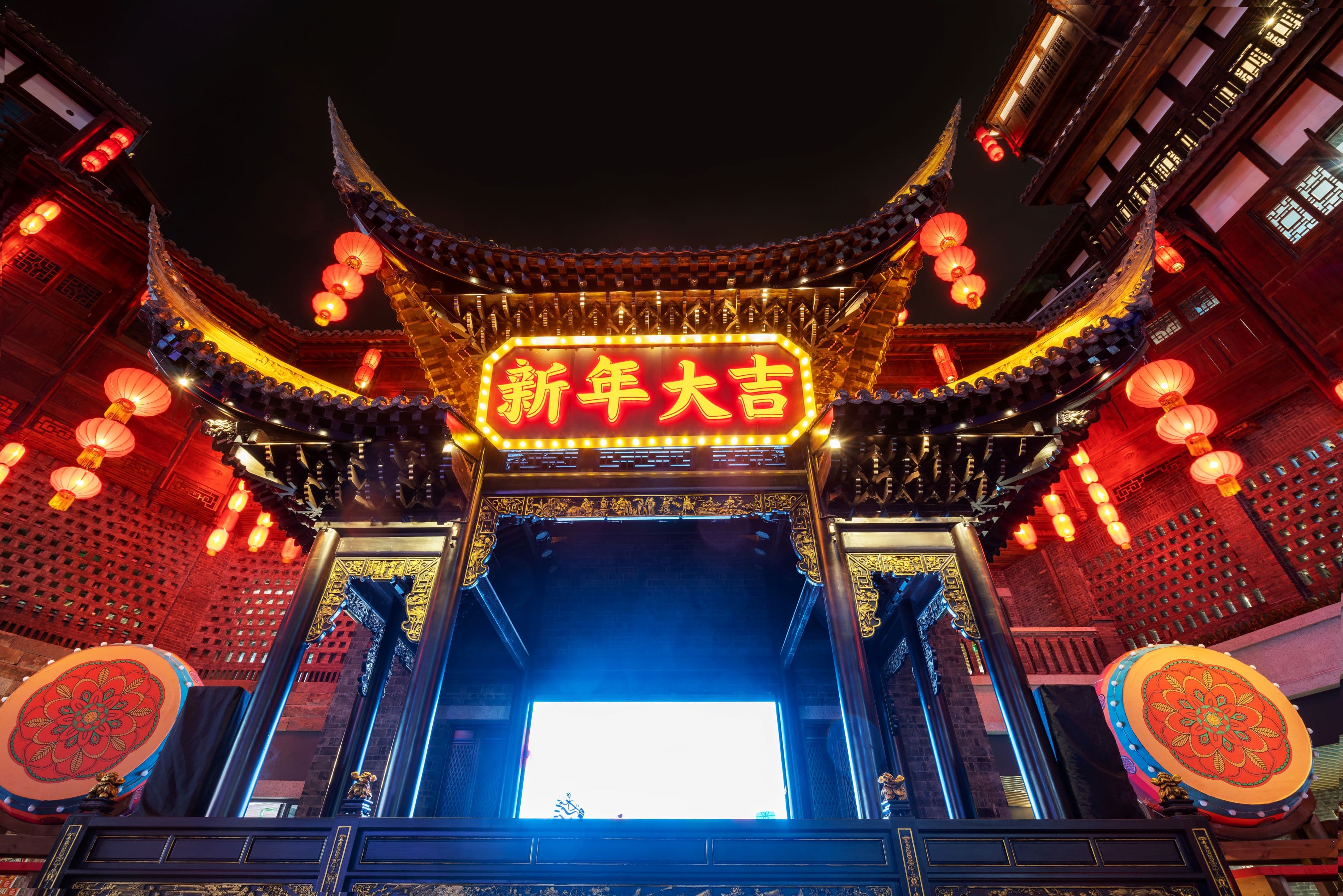 CHONGQING MEGACITY + ZHANGJIAJIE & JIUZHAIGOU VALLEY